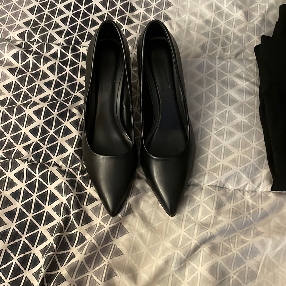Cynthia Rowley black pumps size 9.5